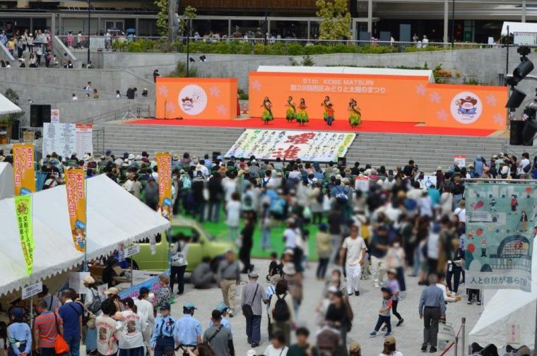 第39回みどりと太陽のまつりの会場内の来場の様子