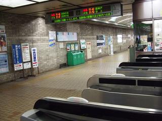 地下鉄大倉山駅改札写真