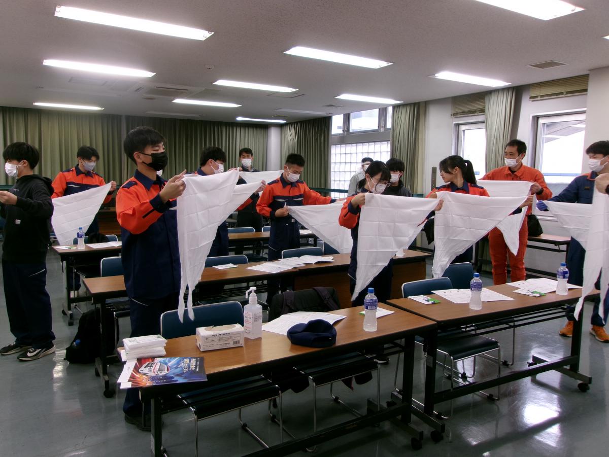 三角巾の使い方