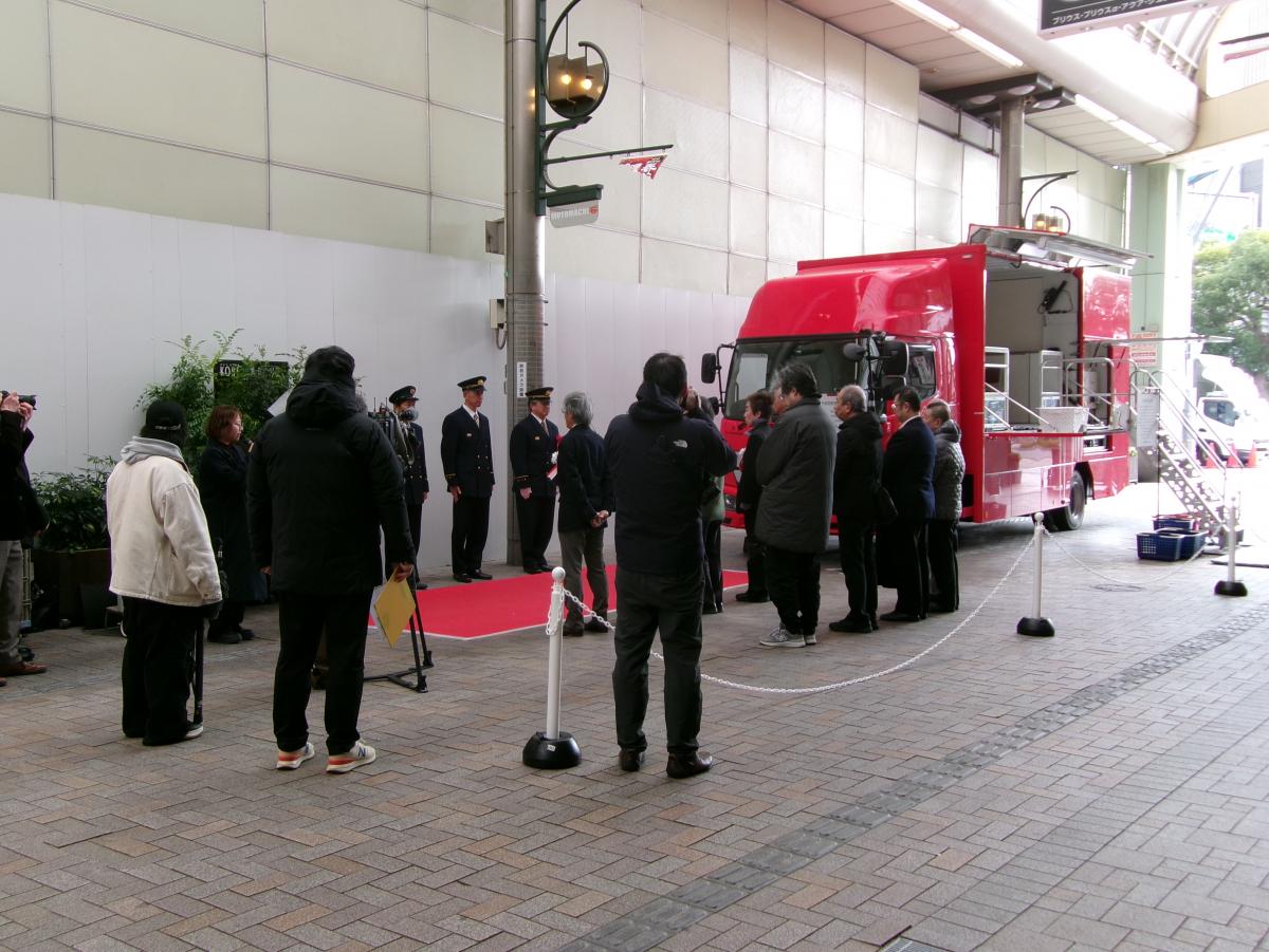 子ども用救急活動服贈呈式