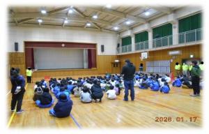 訓練を進行する防コミ本部の本部長