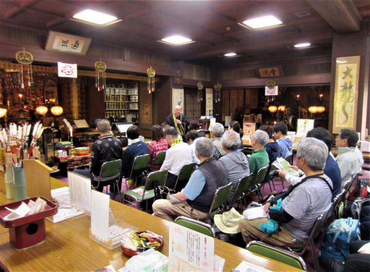 大龍寺で住職の法話を聴聞