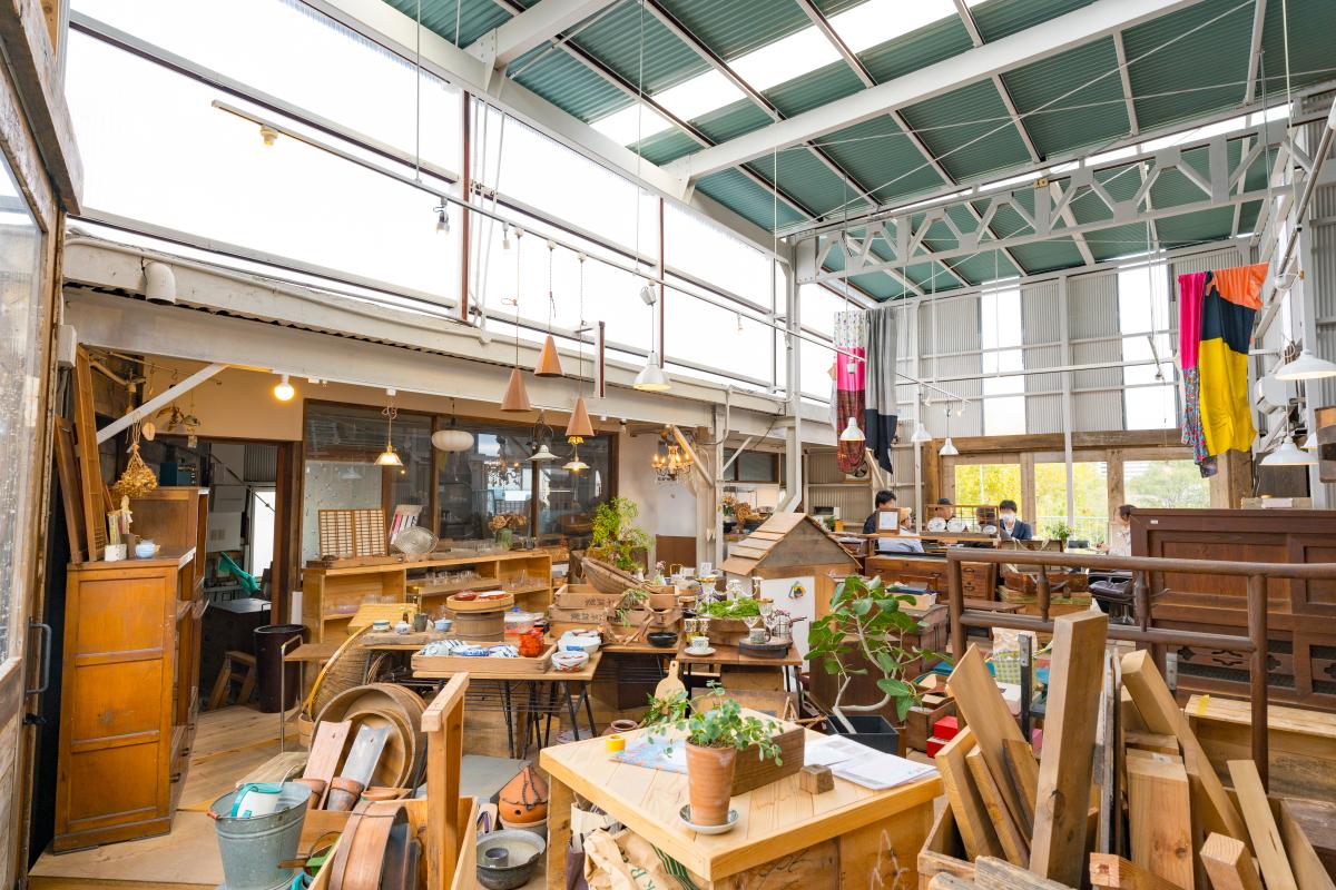 古材ストックヤード+DIY工房