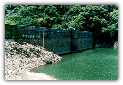 布引ダム（五本松堰堤）貯水池側