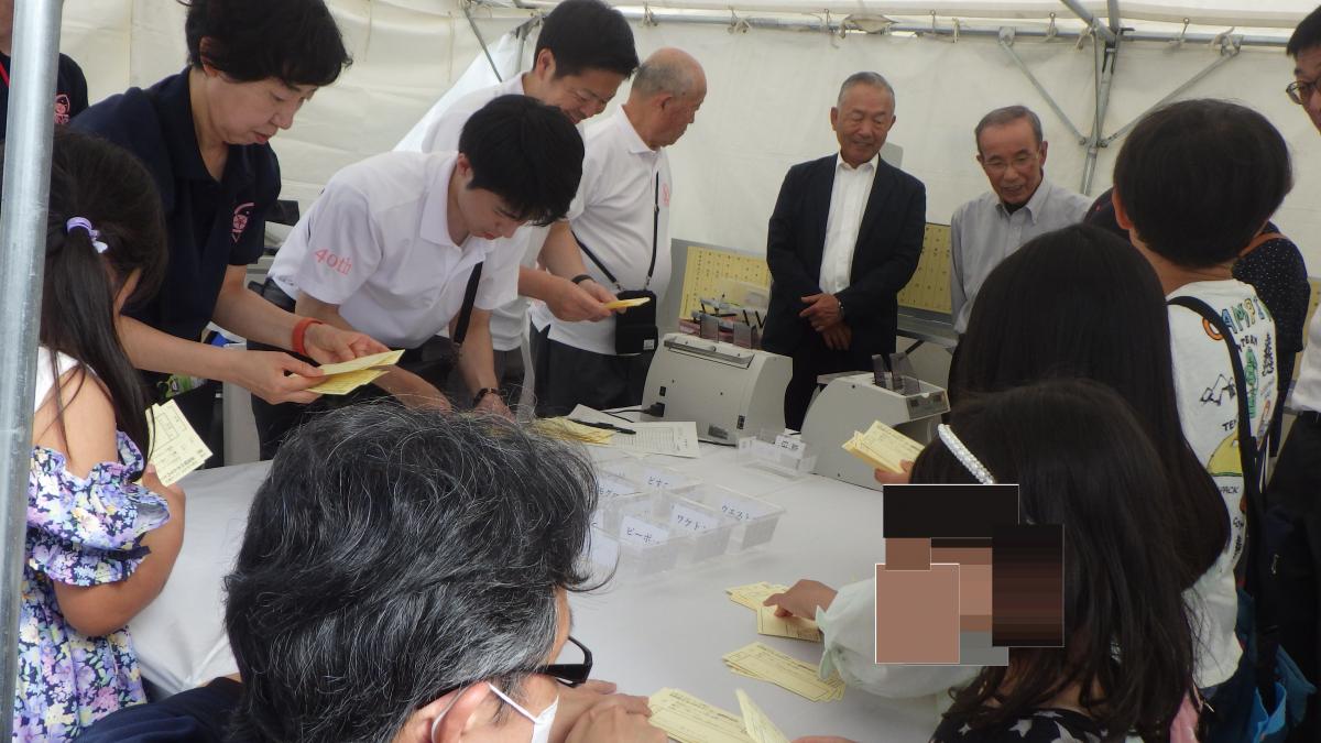 参加型の開票作業
