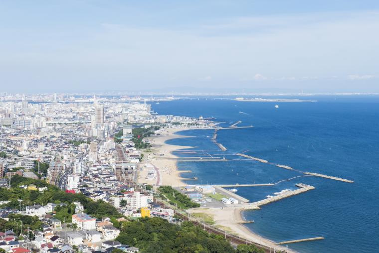 都市部と海の写真