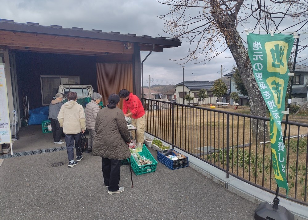 地元の新鮮野菜の移動販売