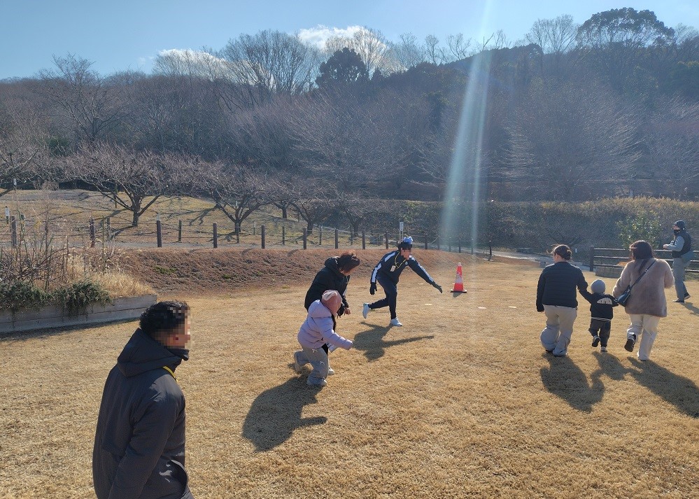 スポーツ鬼ごっこをしている様子