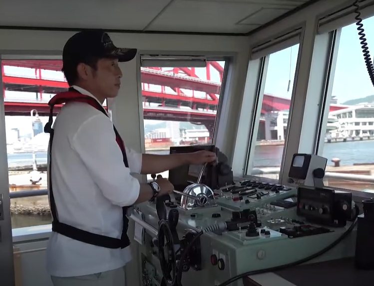 港務艇勤務風景