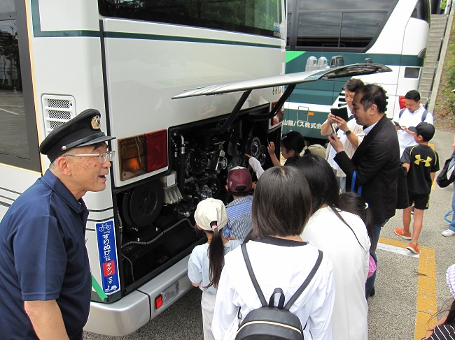 R8 バスの運転士さん