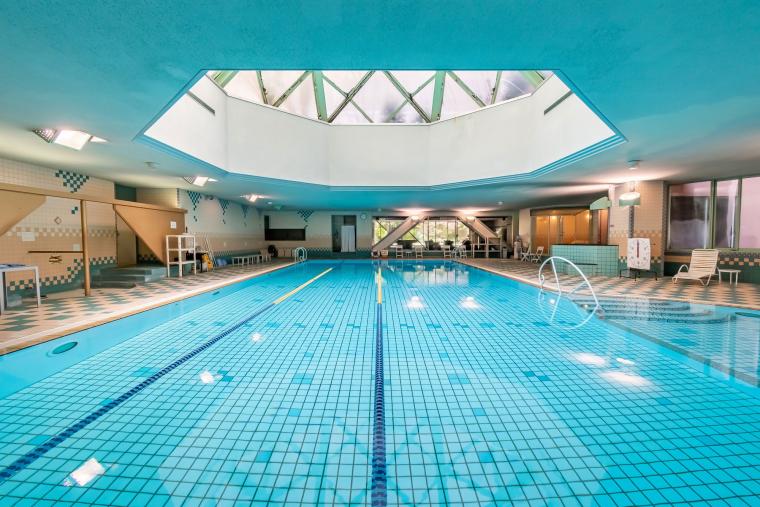 外国人レジデンスのプールの写真