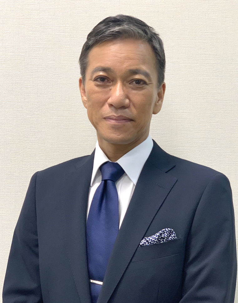 八代弁護士写真