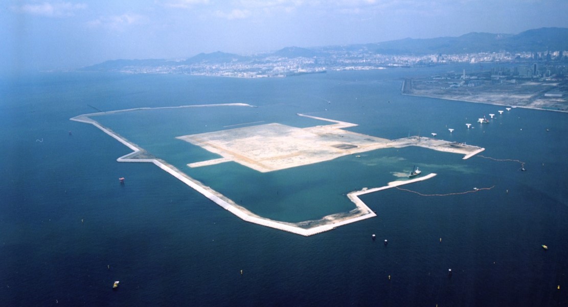 神戸空港島の埋立の写真（2003年4月）