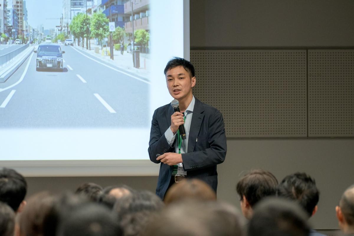 道路管理の省力化プロジェクトの発表の様子