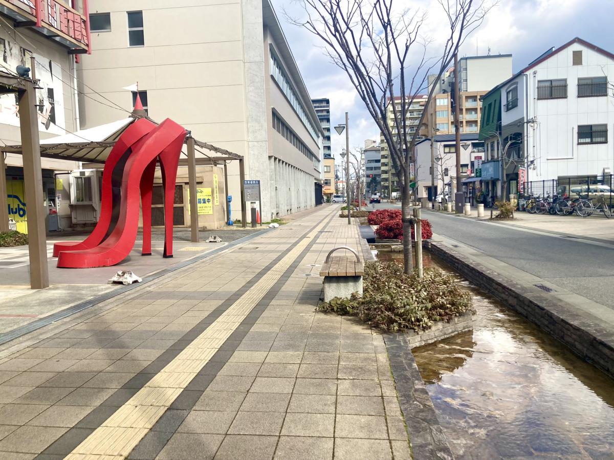 写真：道幅の広い歩道