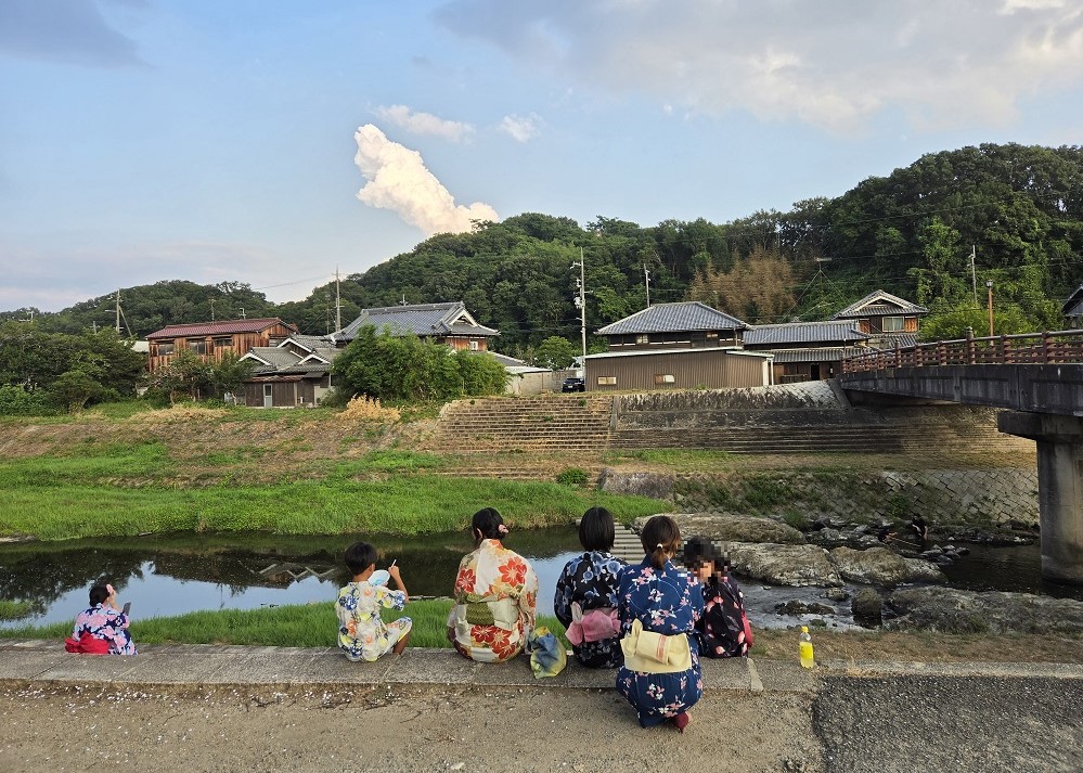 住吉神社で開催されている夏まつりの様子