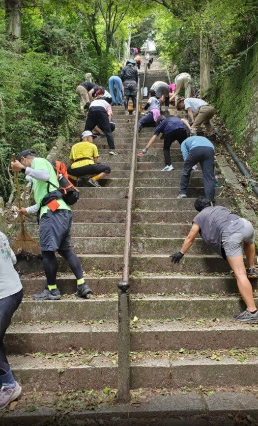 6月石段清掃の様子